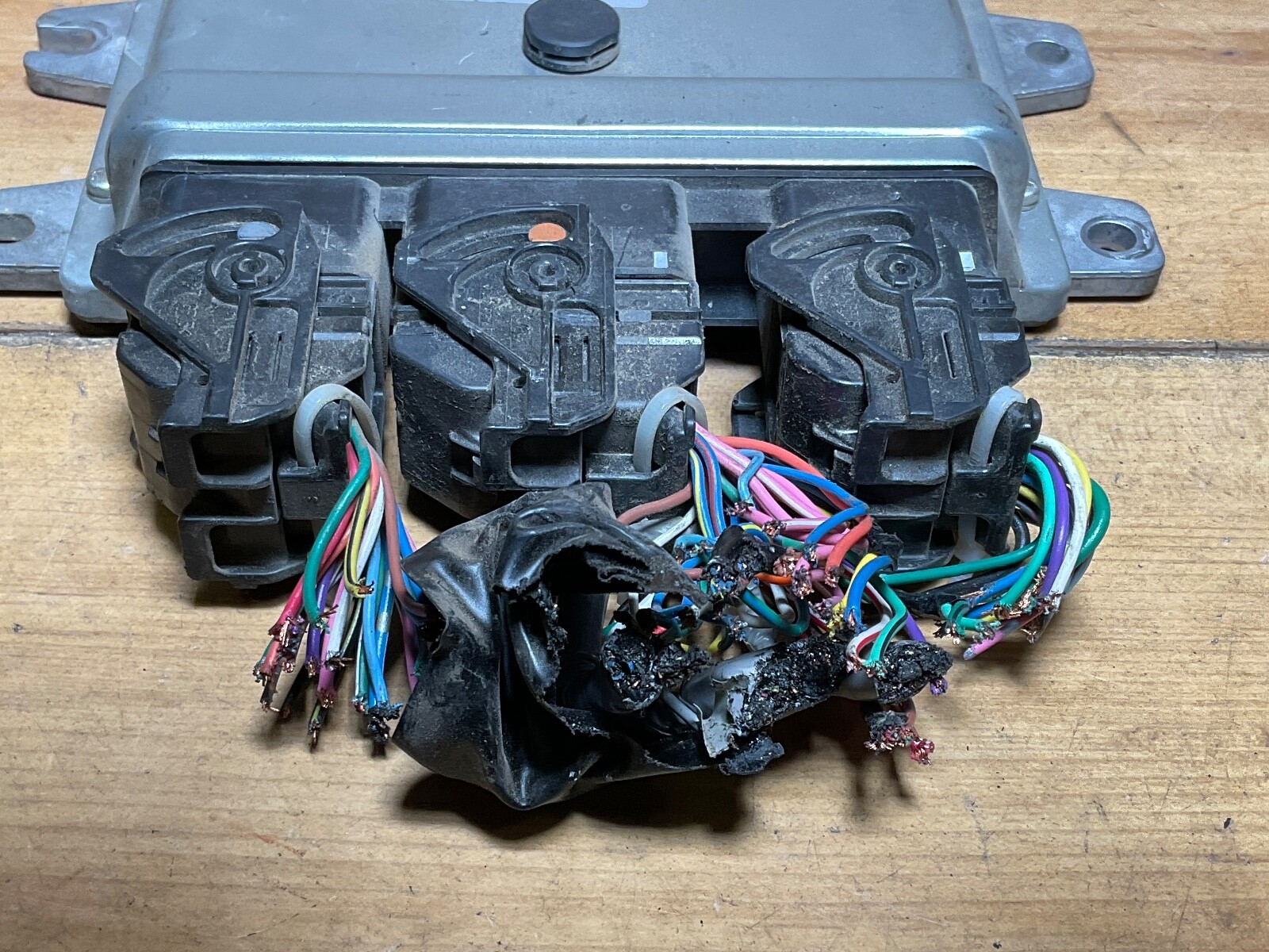 2015 Nissan Versa 1.6 Engine Computer Module ECM ECU NEC002-820 - Image 4