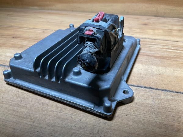 2016 Chevrolet  Silverado Body Control Module BCM 84012572 - Image 3