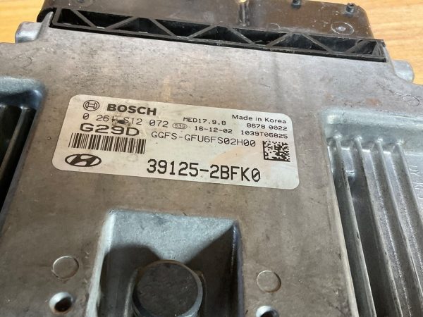 2016 Hyundai Veloster Engine Computer Module ECM ECU 39125-2BFK0 - Image 3