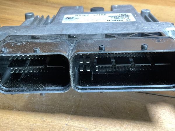 2016 Hyundai Veloster Engine Computer Module ECM ECU 39125-2BFK0 - Image 4