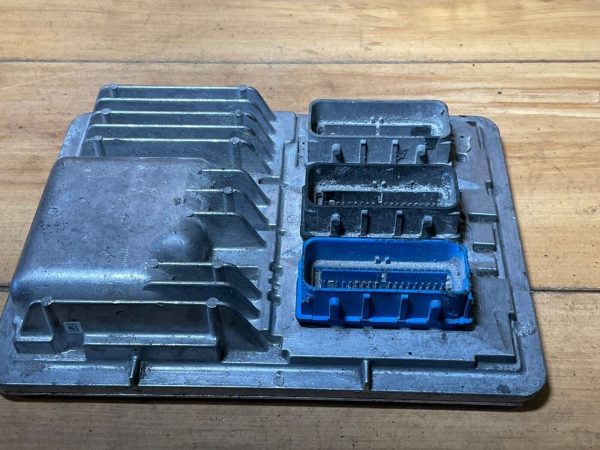 2017-20 Chevrolet  Malibu Engine Computer Module ECM ECU OEM 12669908