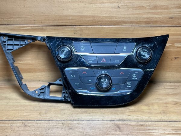 2017 Chrysler Pacifica Climate Control Module OEM 68238881ae
