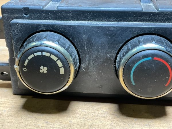 2018-2020 Dodge Caravan Rear Climate Control Module OEM 55111312AC - Image 3