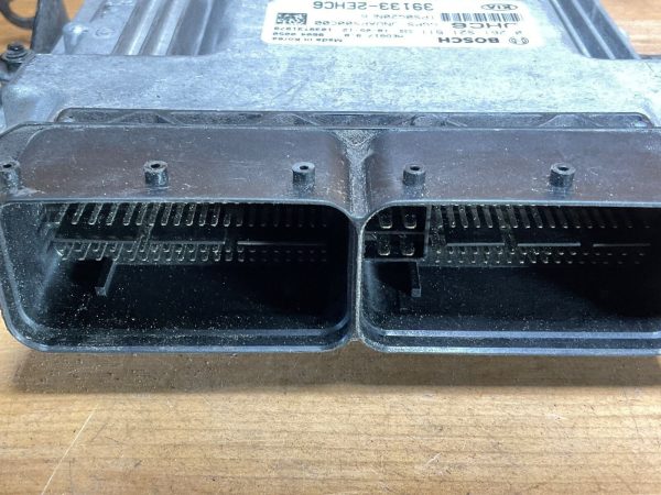 2019- Kia Soul Engine Computer Module ECM ECU 39133-2ehc6 - Image 4