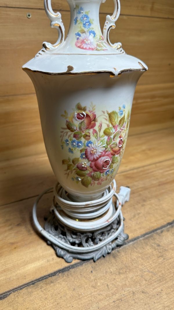 Antique Porcelain Rose Lamp with Golden Handles and Metal Base - Image 3