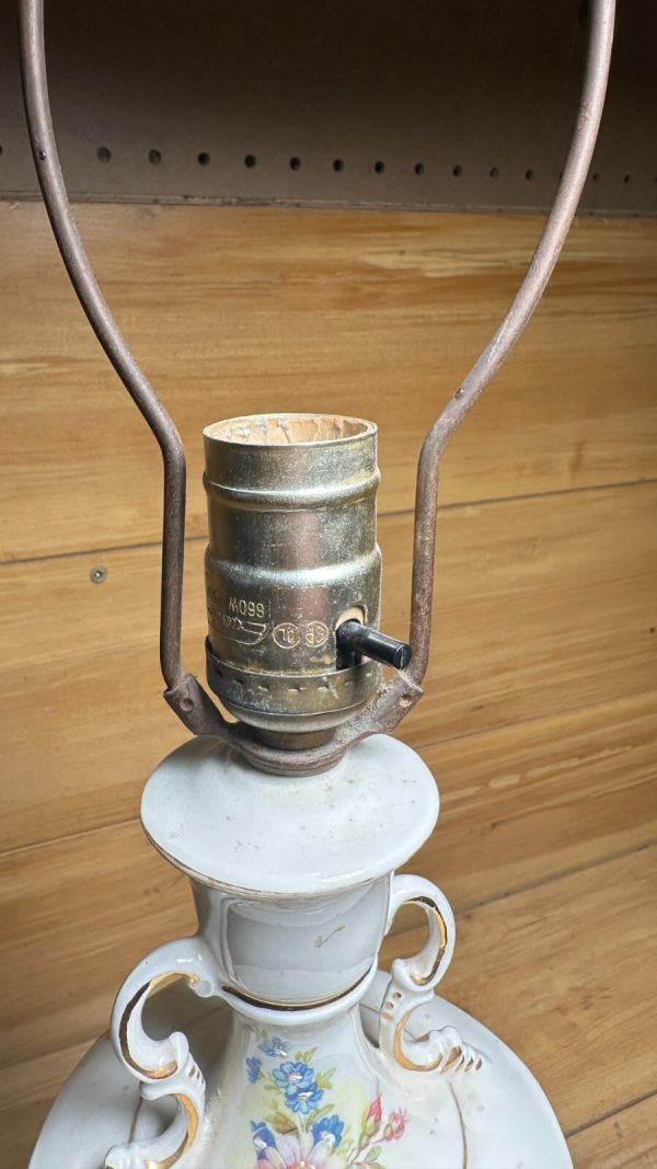 Antique Porcelain Rose Lamp with Golden Handles and Metal Base - Image 5