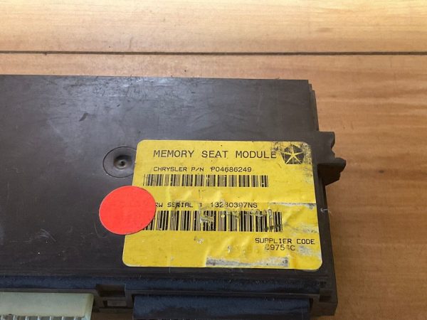 CHRYSLER-Seat Memory Control Unit ECU   P04686249 30270698NS 39754C - Image 3