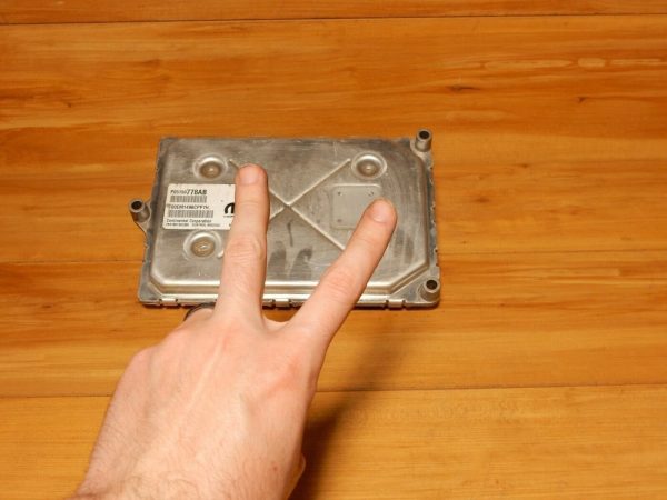 Chrysler Engine Computer ECM ECU P/N: P05150778AB E10 017 - Image 3
