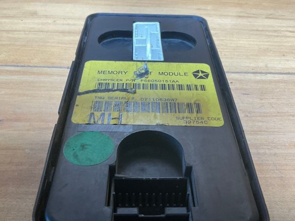 Chrysler / Jeep Grand Cherokee 99-04 Memory Seat Module ECU P56050151AA - Image 4