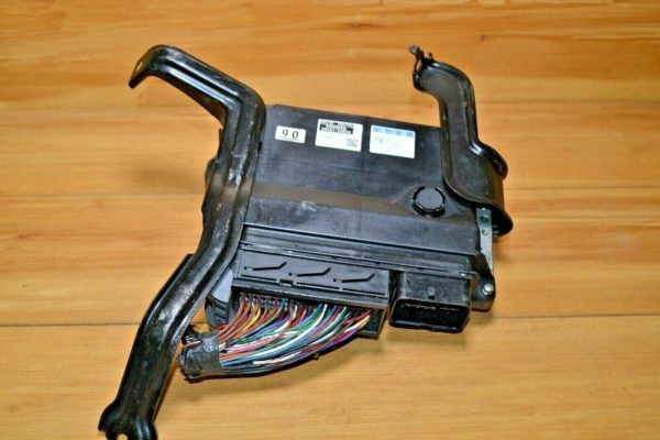 Engine Control Module PCM 06 Toyota Estima 2AZ-FE ECM P/N: 89661-28B40