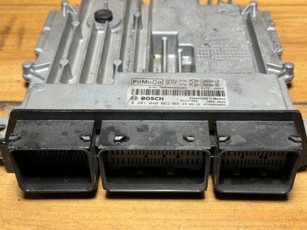 FORD ECM ECU PC3A-12A650-LB Bosch 0281 040 063 - Image 4