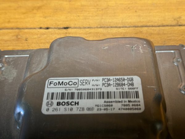 Ford F350SD Pickup Engine Computer ECU Ecm  PC3A-12A650-DFB OEM - Image 3
