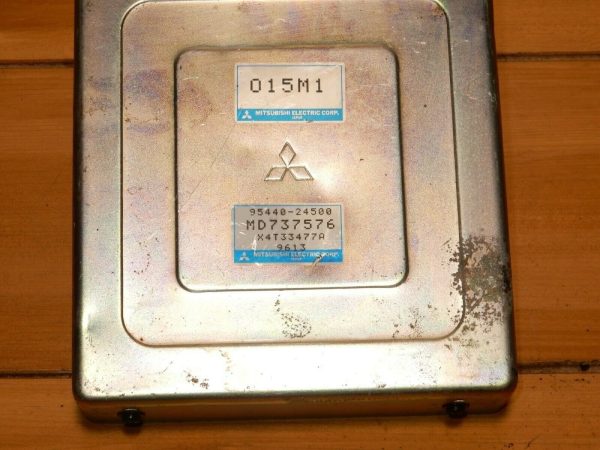 HYUNDAI EXCEL OEM TRANSMISSION CONTROL MODULE P/N: MD737576 - Image 3