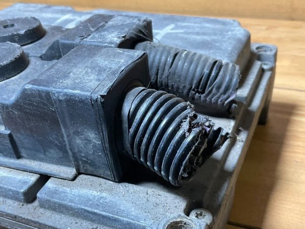 International Non-EGR Diesel Engine Computer Module ECM ECU OEM 1807349C6 - Image 4