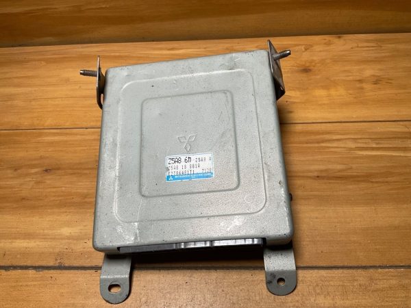 MITSUBISHI ECU ECM Engine Computer, OEM P/N Z5A8 18 881A, E2T86481T1, 7128