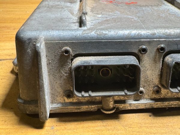 Mack Semi V-MAC II ECM Good Takeoff 12MS54M7 OEM - Image 5