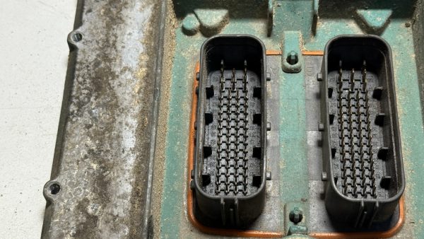 VOLVO ECM 20814642 P02 D12 Diesel Engine Computer Module OEM - Image 3